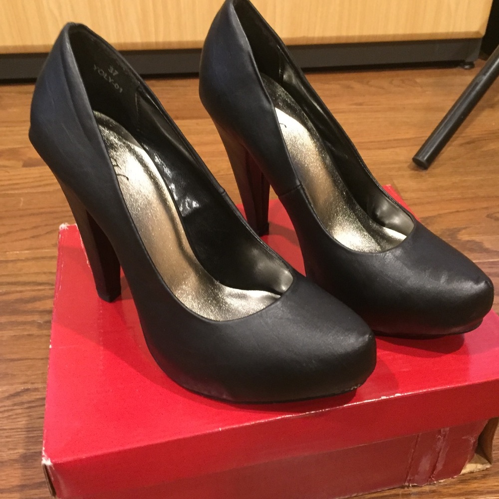 NWT Black Matte Pumps High Heels New - Picture 6 of 8